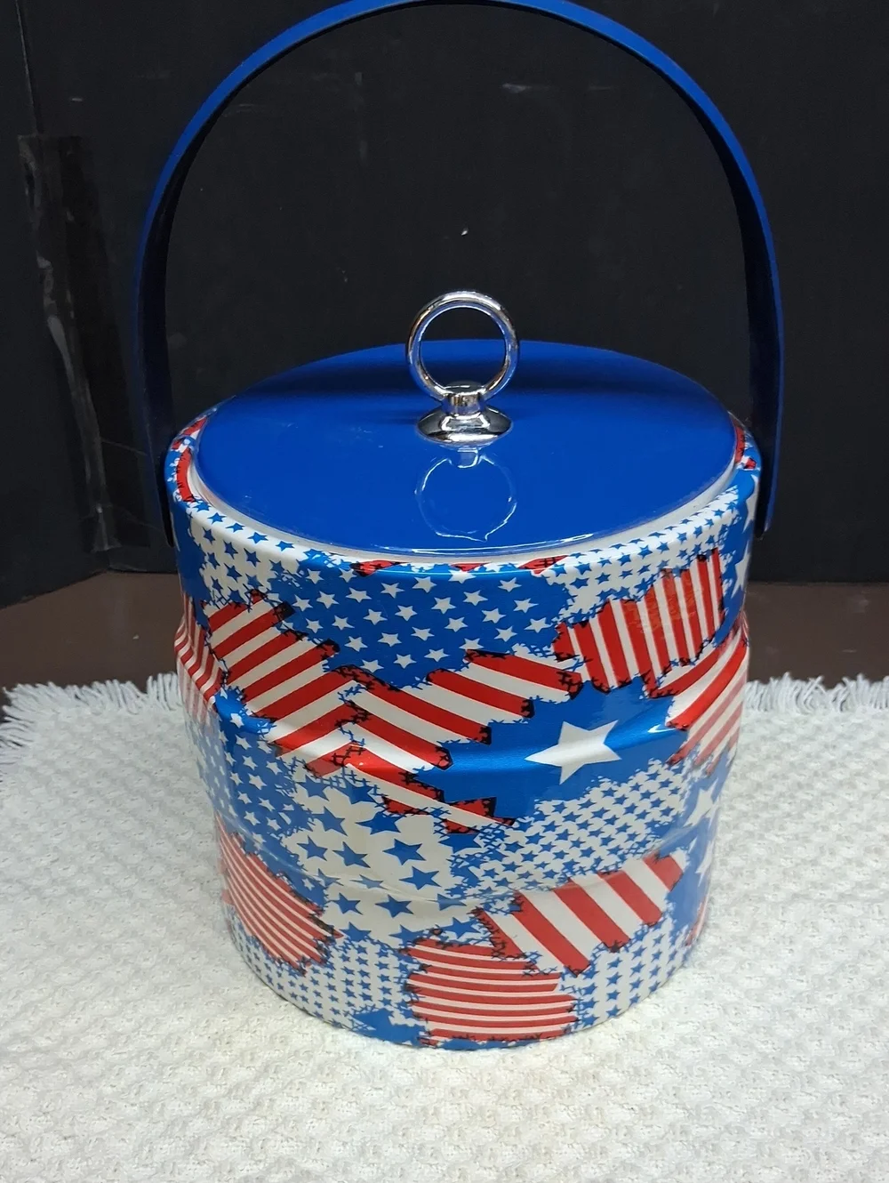 Patriotic Mr. Ice Bucket features a vibrant USA flag pattern& sturdy blue handle